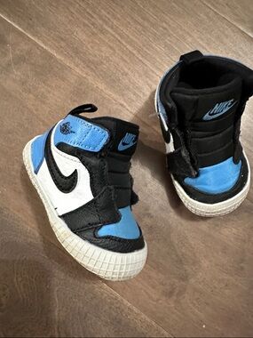 Jordan 1 Crib Booties Nike Baby High-Top Sneakers in Black, White & Blue